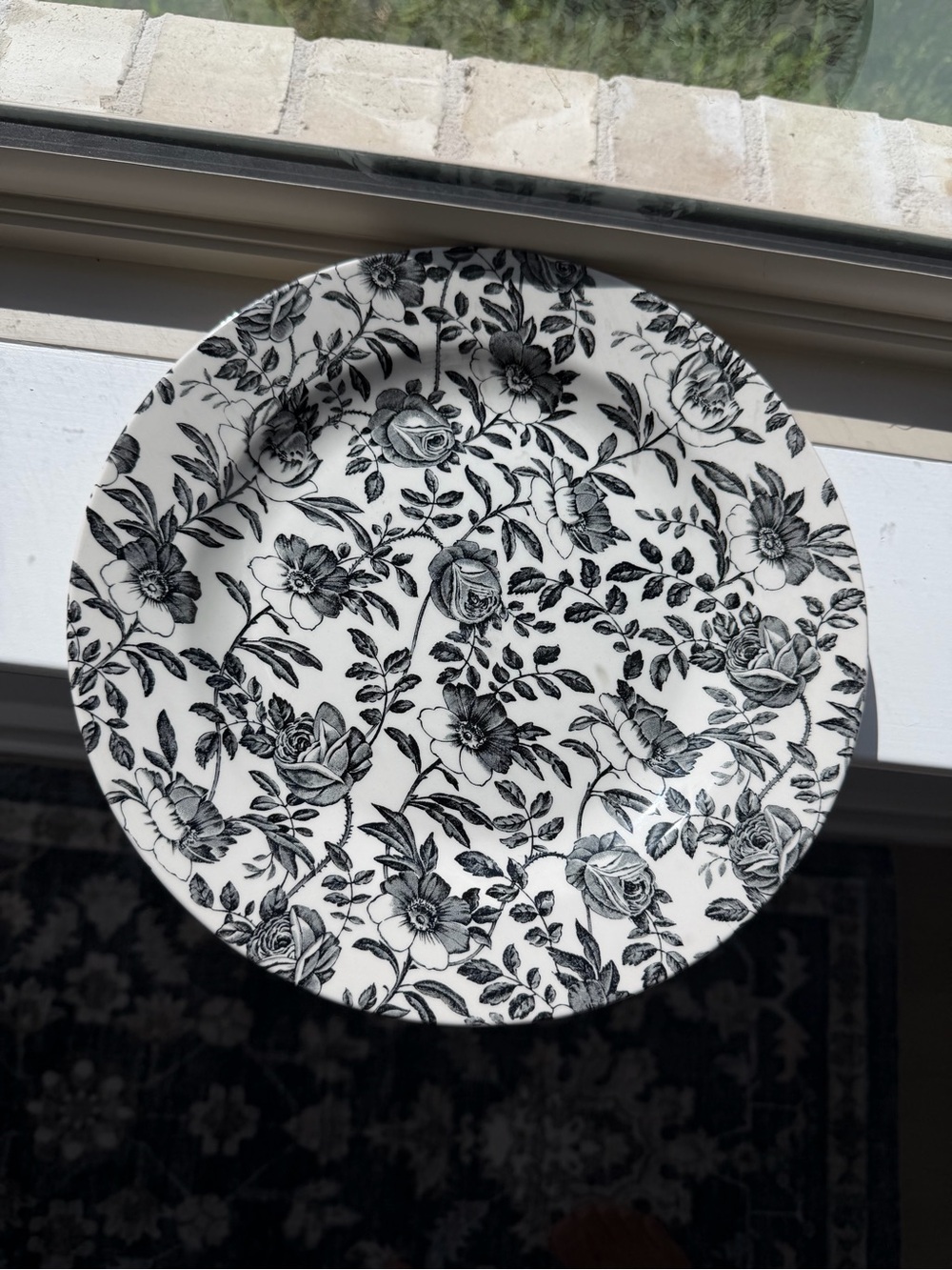 Black & White Floral Ceramic Dinner Plate - Classic Botanical Design